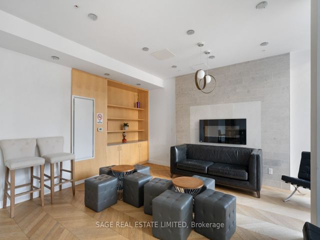 402 - 36 Howard Park Ave W