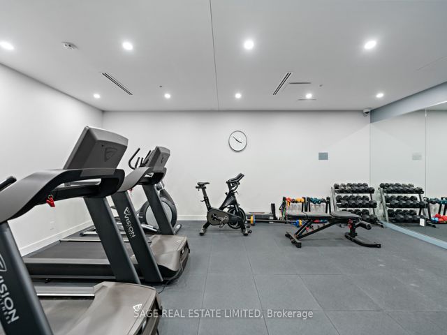 402 - 36 Howard Park Ave W
