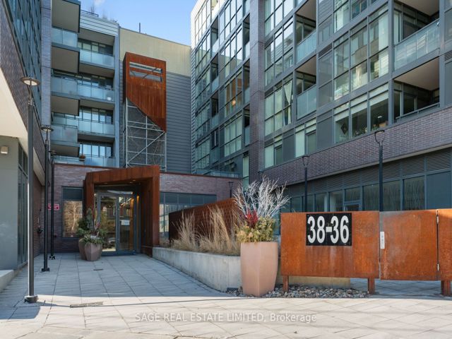 402 - 36 Howard Park Ave W