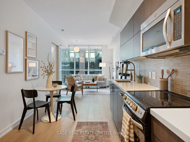 402 - 36 Howard Park Ave W