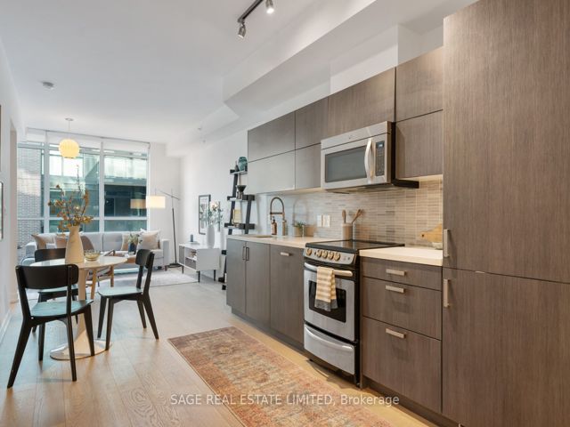 402 - 36 Howard Park Ave W