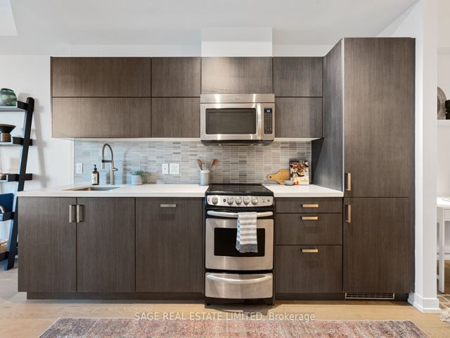 402 - 36 Howard Park Ave W