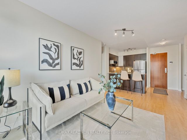 508 - 1403 Royal York Rd