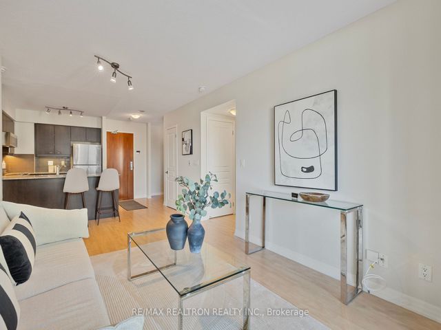 508 - 1403 Royal York Rd