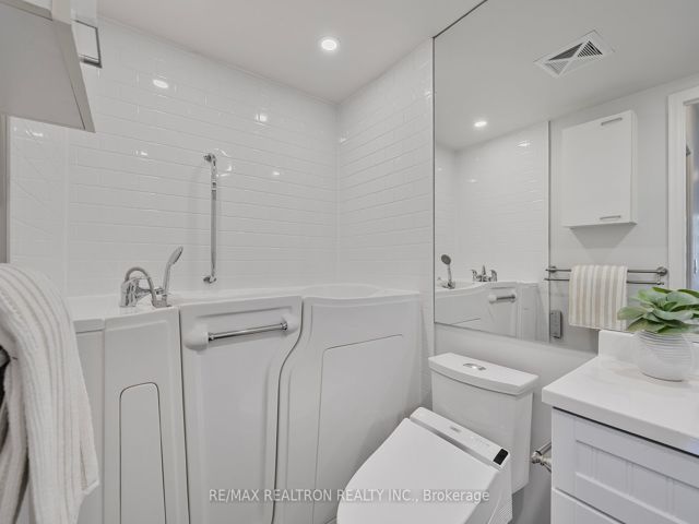 508 - 1403 Royal York Rd