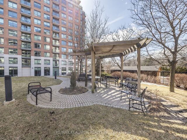508 - 1403 Royal York Rd