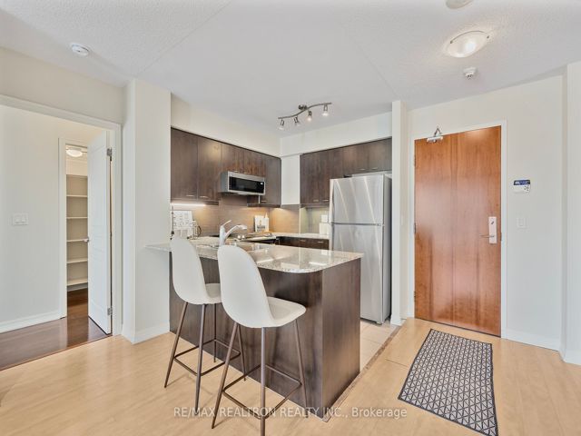 508 - 1403 Royal York Rd