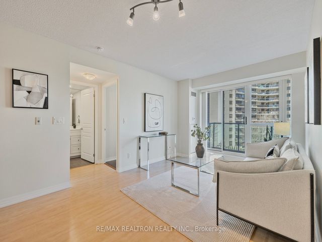 508 - 1403 Royal York Rd