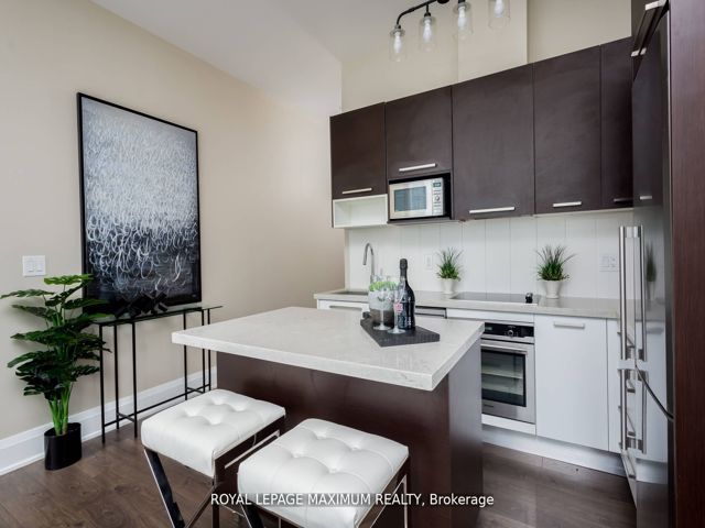206 - 36 Park Lawn Rd