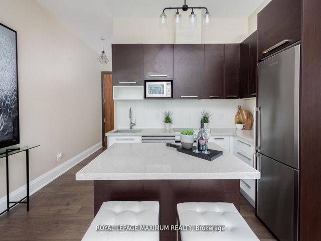 206 - 36 Park Lawn Rd