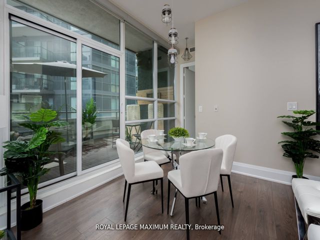 206 - 36 Park Lawn Rd