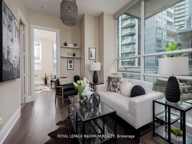 206 - 36 Park Lawn Rd