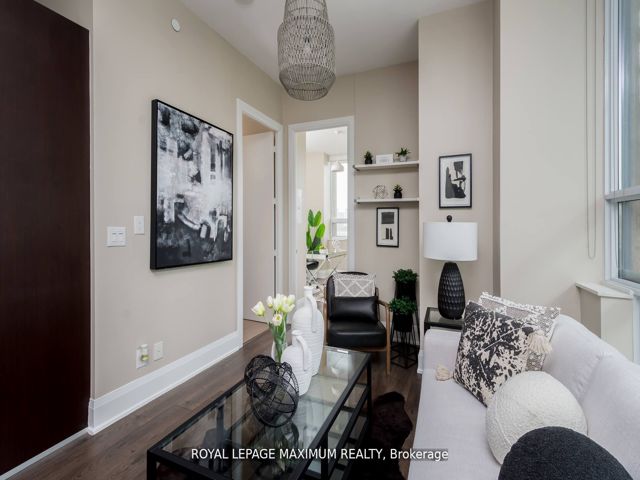 206 - 36 Park Lawn Rd