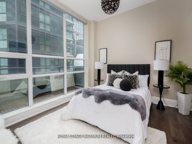 206 - 36 Park Lawn Rd