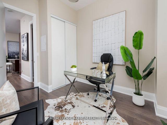 206 - 36 Park Lawn Rd