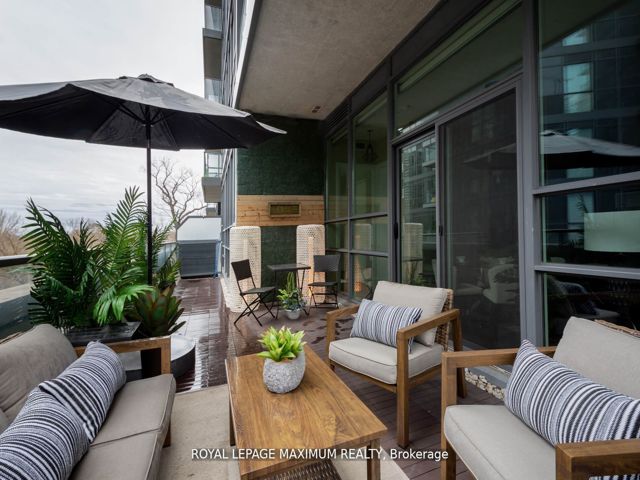 206 - 36 Park Lawn Rd