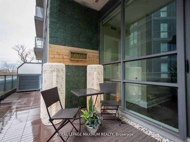 206 - 36 Park Lawn Rd