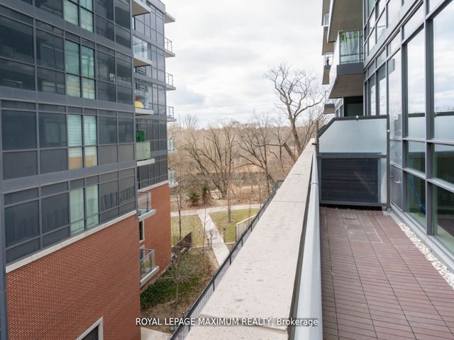 206 - 36 Park Lawn Rd