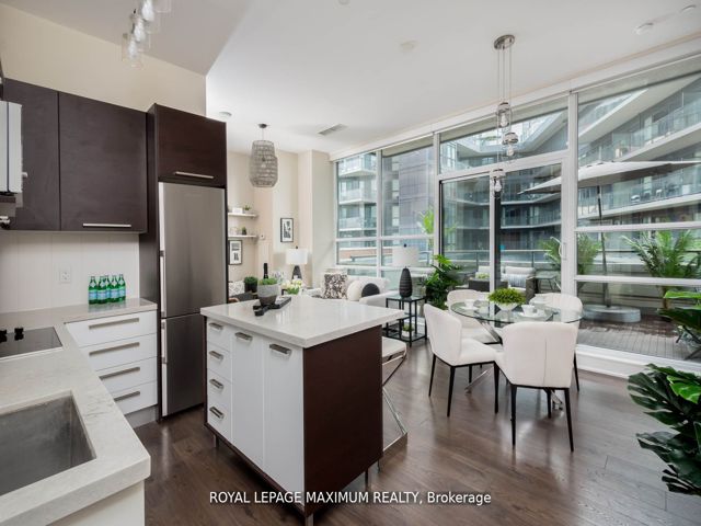 206 - 36 Park Lawn Rd