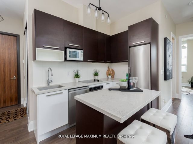 206 - 36 Park Lawn Rd