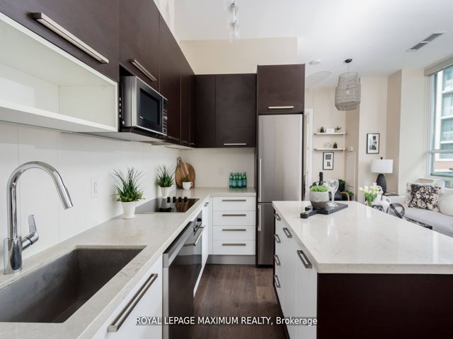 206 - 36 Park Lawn Rd