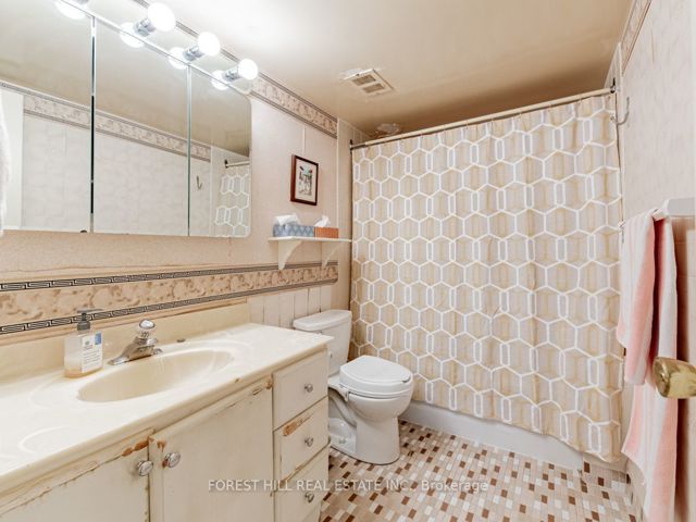 2009 - 360 Ridelle Ave