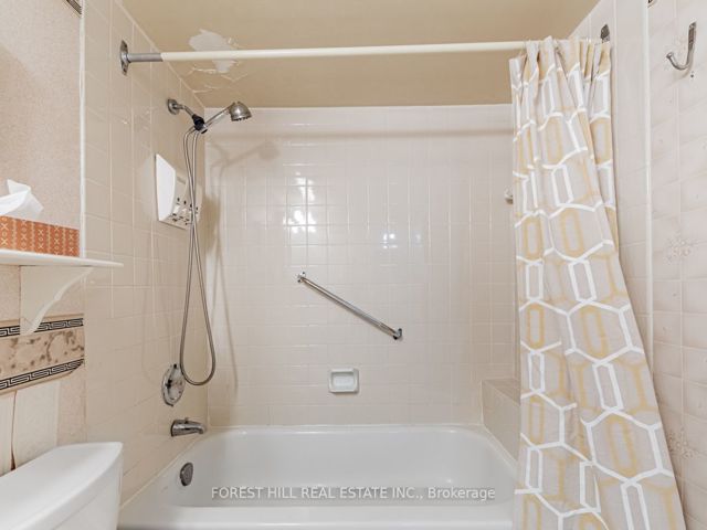 2009 - 360 Ridelle Ave