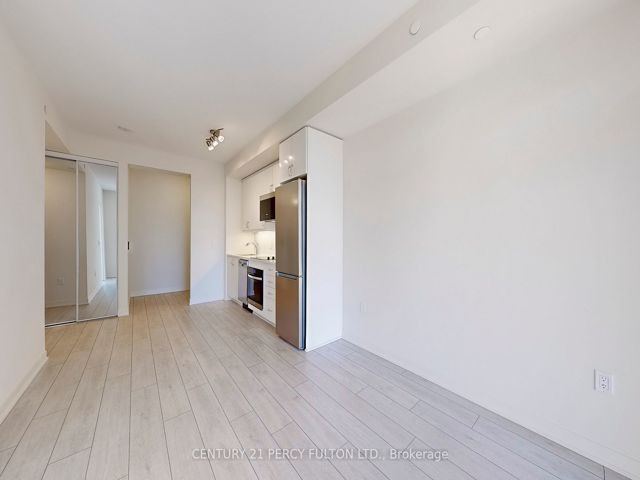 1907 - 38 Annie Craig Dr W