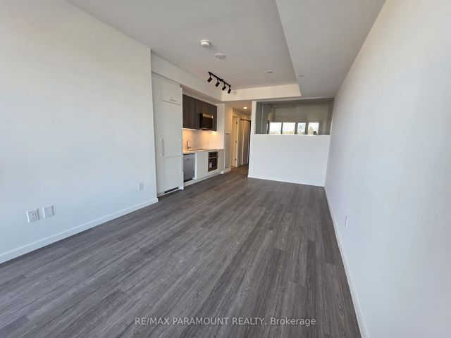 316 - 689 The Queensway Dr