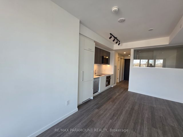 316 - 689 The Queensway Dr