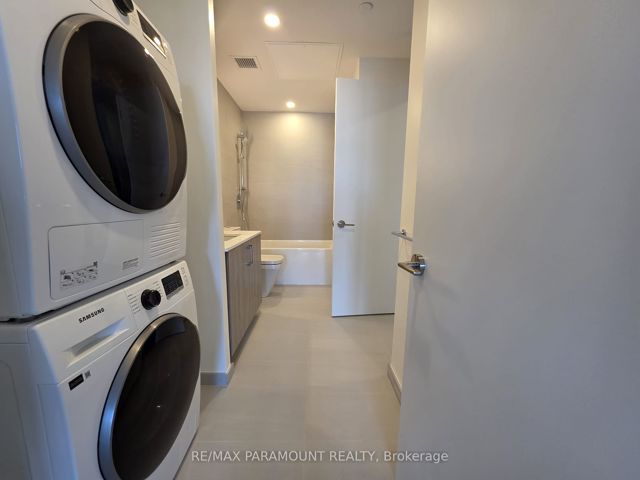 316 - 689 The Queensway Dr
