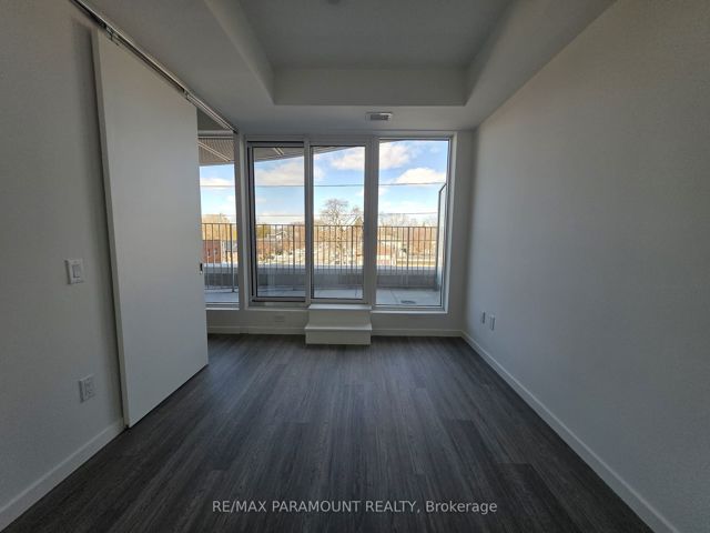 316 - 689 The Queensway Dr