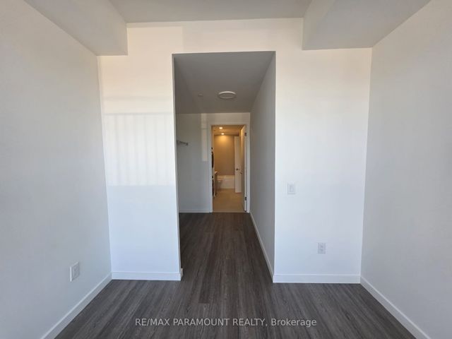 316 - 689 The Queensway Dr