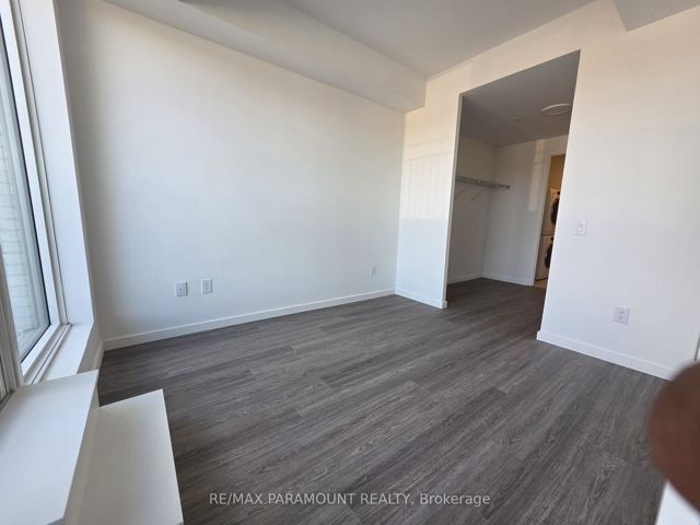 316 - 689 The Queensway Dr