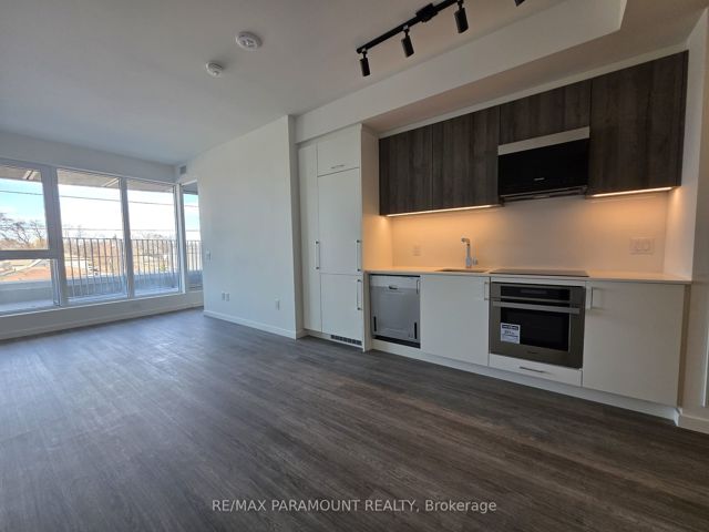316 - 689 The Queensway Dr