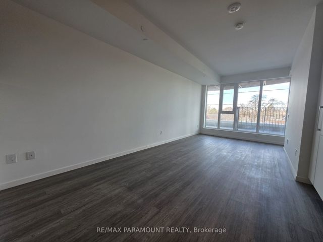 316 - 689 The Queensway Dr