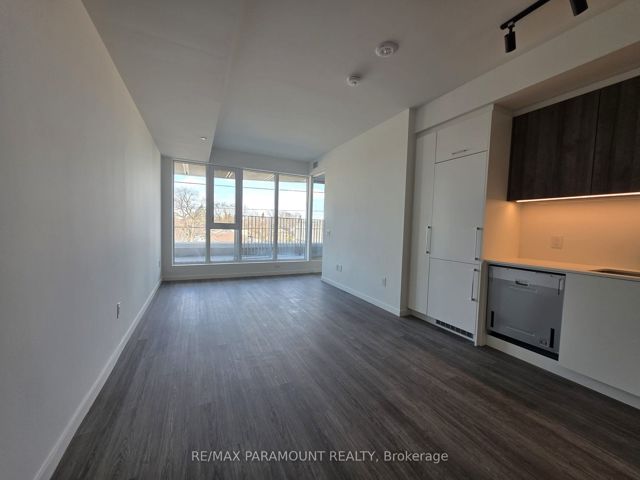 316 - 689 The Queensway Dr