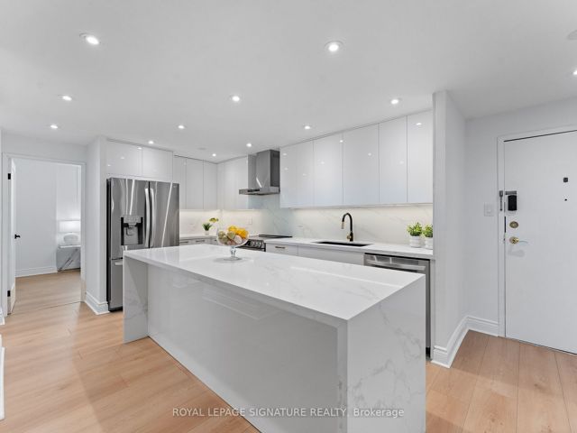 607 - 812 Burnhamthorpe Rd