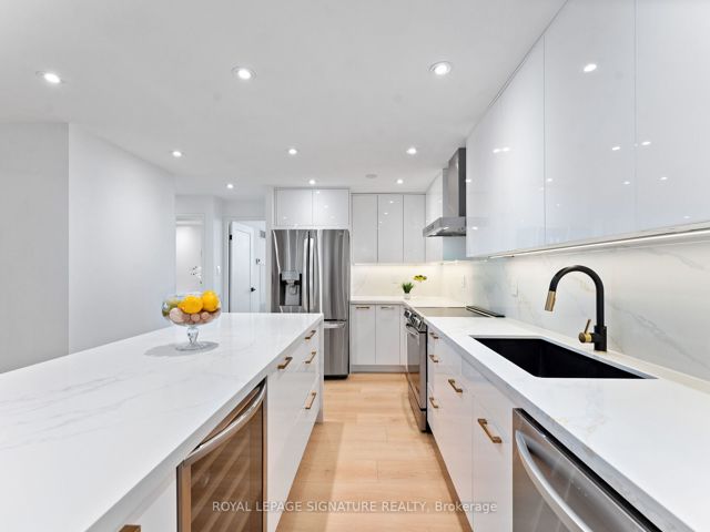 607 - 812 Burnhamthorpe Rd