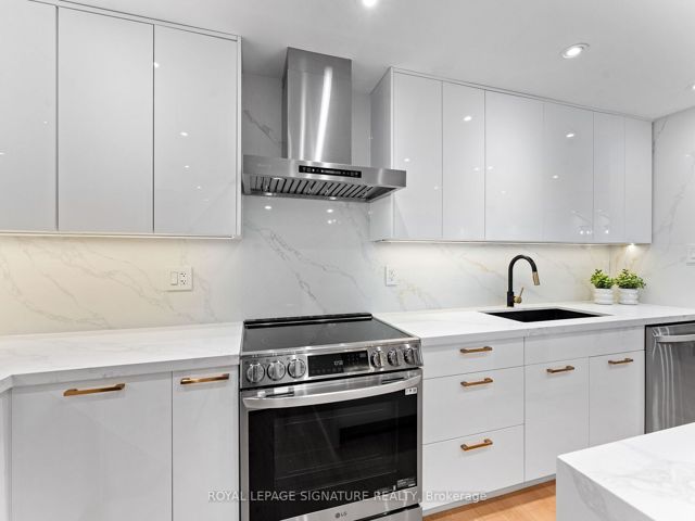 607 - 812 Burnhamthorpe Rd