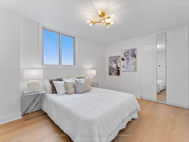 607 - 812 Burnhamthorpe Rd