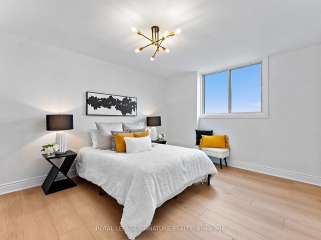 607 - 812 Burnhamthorpe Rd