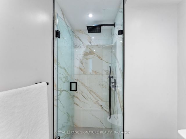 607 - 812 Burnhamthorpe Rd