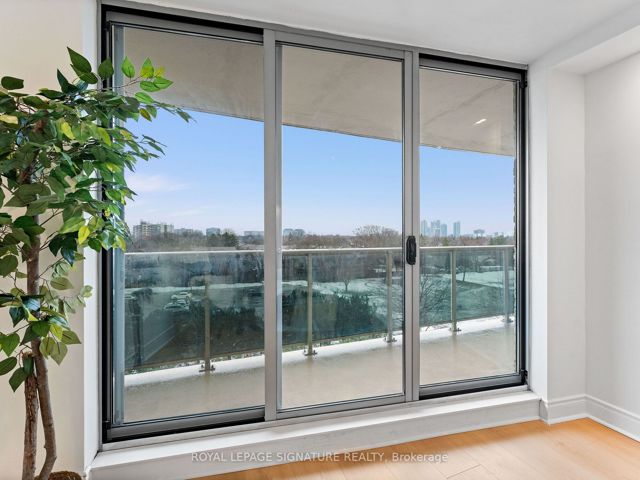 607 - 812 Burnhamthorpe Rd