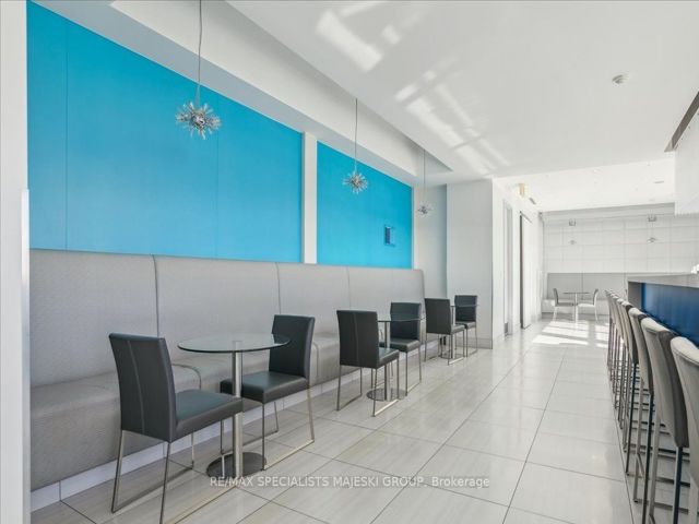 T3 - 165 Legion Rd N