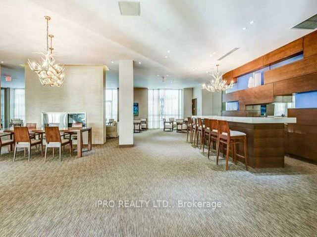 2102 - 2230 Lake Shore Blvd W