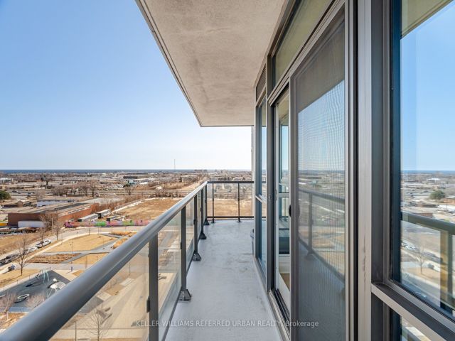 903 - 15 Zorra St