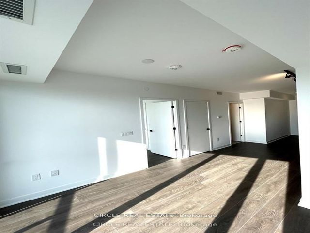 2211 - 36 Zorra St