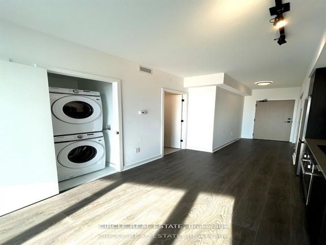 2211 - 36 Zorra St
