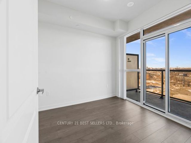 1809 - 38 Annie Craig Dr